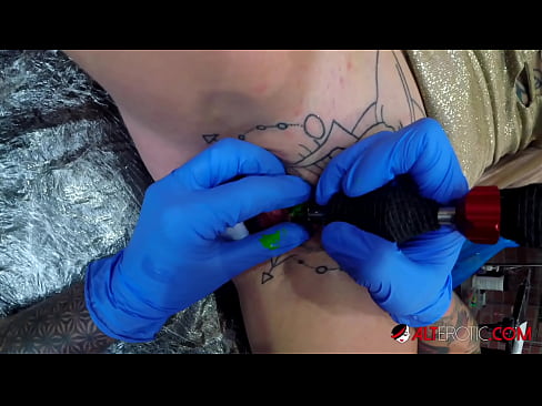 ❤️ Itin tatuiruota karšta Sully Savage gavo tatuiruotę ant savo klitorio ❌ Porno vk prie mūsų lt.kiss-x-max.ru ❌️❤